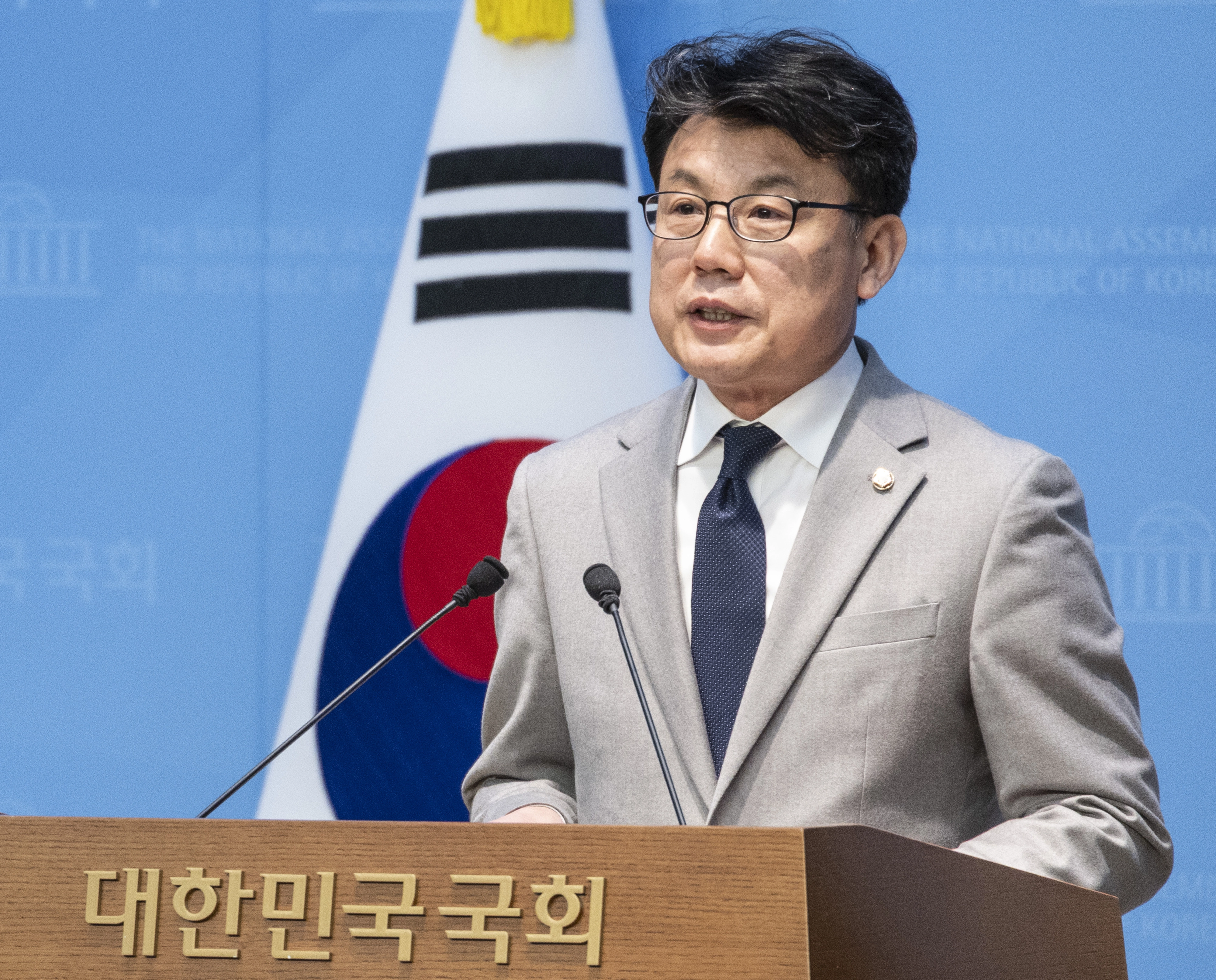 진성준 더불어민주당 의원이 지난달 31일 국회에서 원내대표 보궐선거 출마 기자회견을 하고 있다. 2025.12.31 연합뉴스