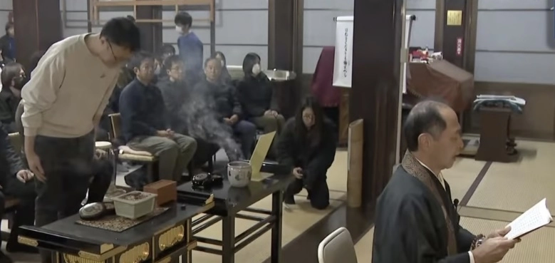 일본의 한 대표적 살충제 제조업체가 제품 개발 과정에서 실험에 사용돼 죽은 곤충들을 기리는 ‘곤충 추모제’를 열어 현지에서 화제가 되고 있다. ABCTV뉴스 캡처