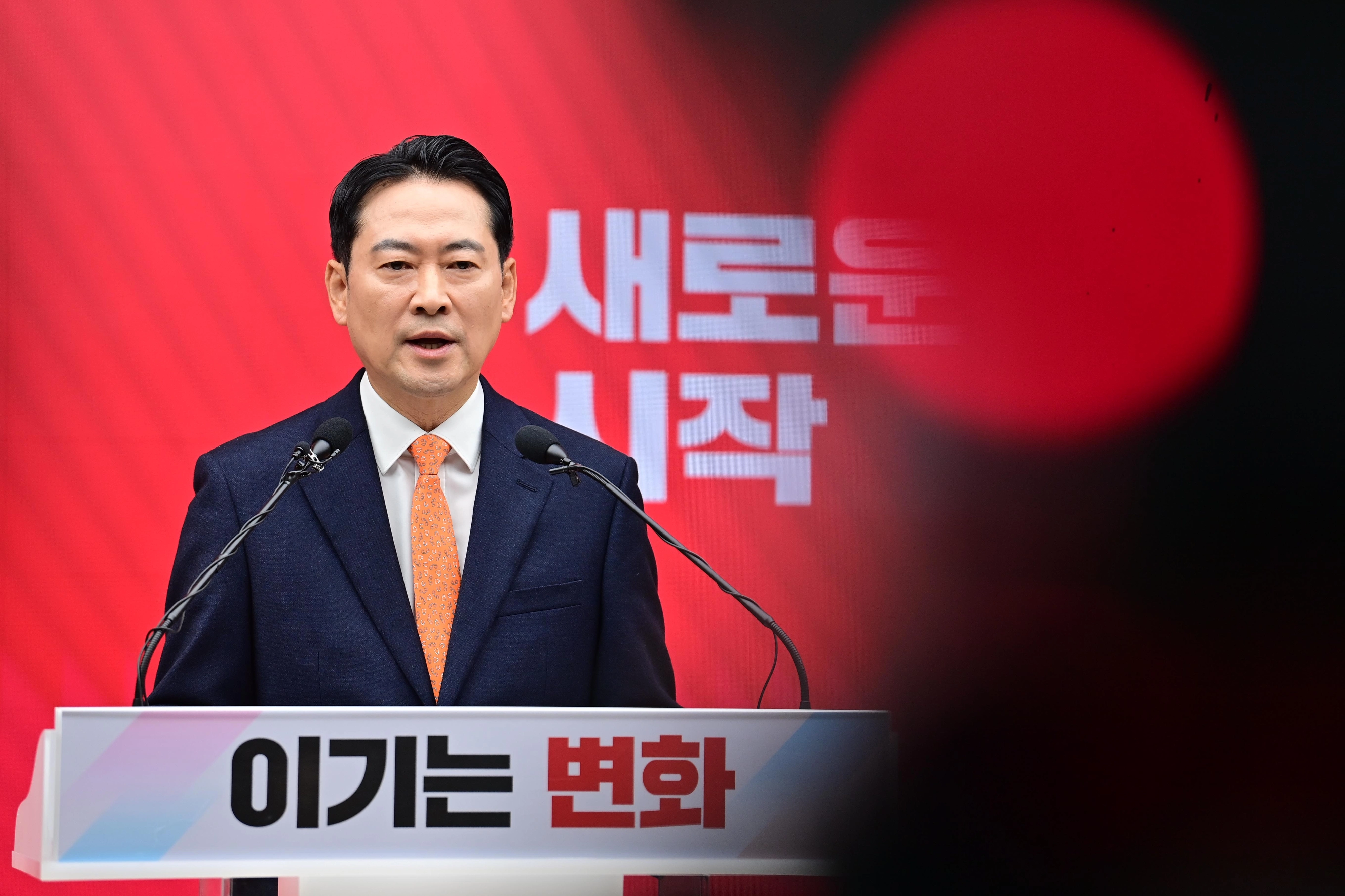 장동혁 국민의힘 대표가 7일 오전 서울 여의도 당사에서 당 쇄신안을  장동혁 국민의힘 대표가 7일 오전 서울 여의도 당사에서 당 쇄신안을 발표하고 있다. 2026.1.7 안주영 전문기자