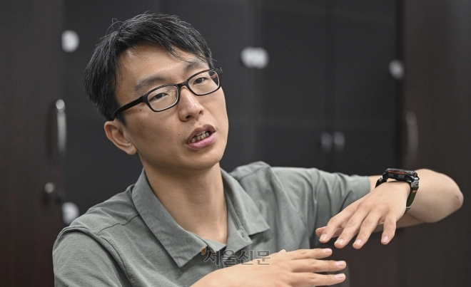 정희원 서울시 건강총괄관이 1일 서울시청 명예시장실에서 서울신문과 인터뷰 하고 있다. 2025.9.1 이지훈 기자