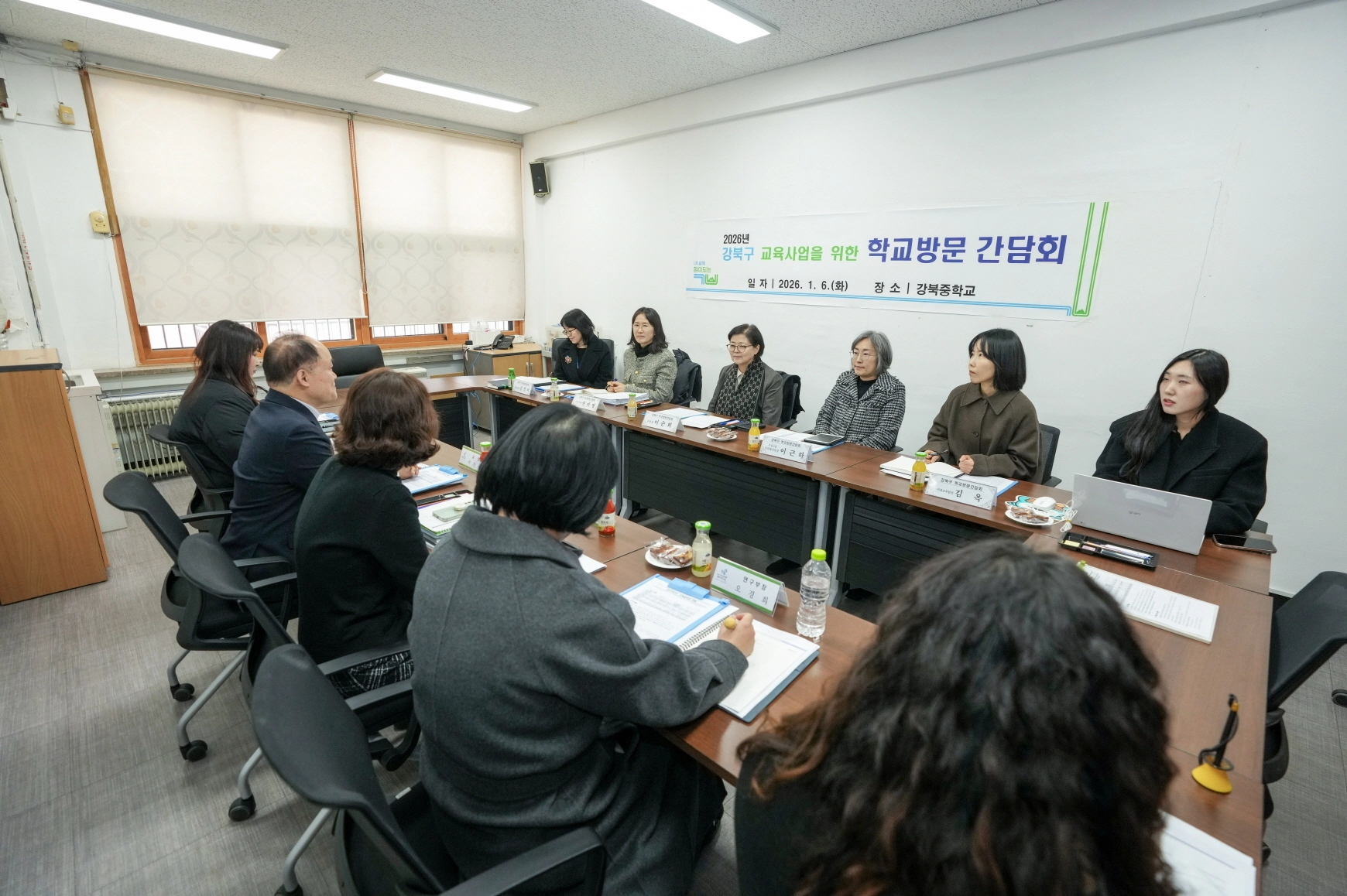 이순희 강북구청장(오른쪽 네 번째)이 이날 간담회를 진행하는 모습.
강북구 제공