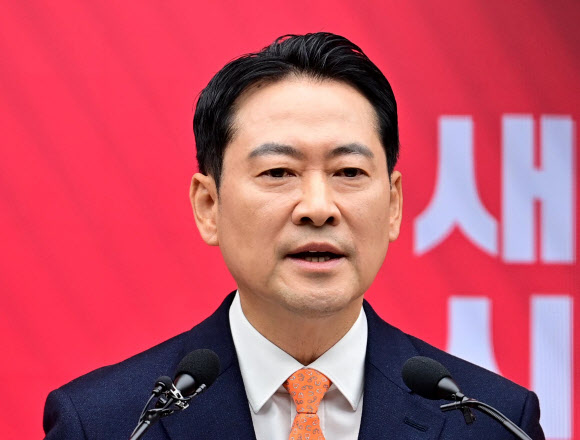 국민의힘 장동혁 대표가 7일 서울 여의도 중앙당사에서 당 쇄신안을 발표하고 있다. 2026.1.7 공동취재