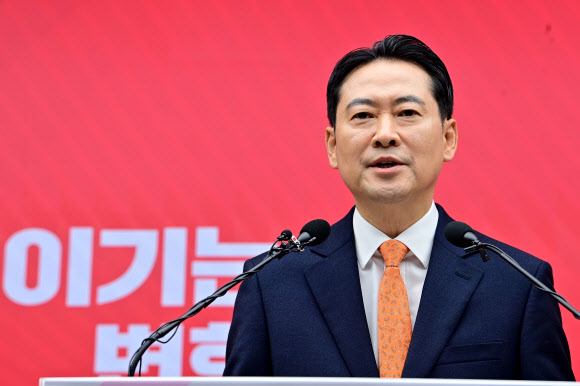 국민의힘 장동혁 대표가 7일 서울 여의도 중앙당사에서 당 쇄신안을 발표하고 있다. 2026.1.7 공동취재