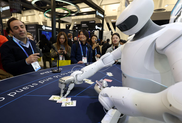 블랙잭 딜러로 나선 로봇