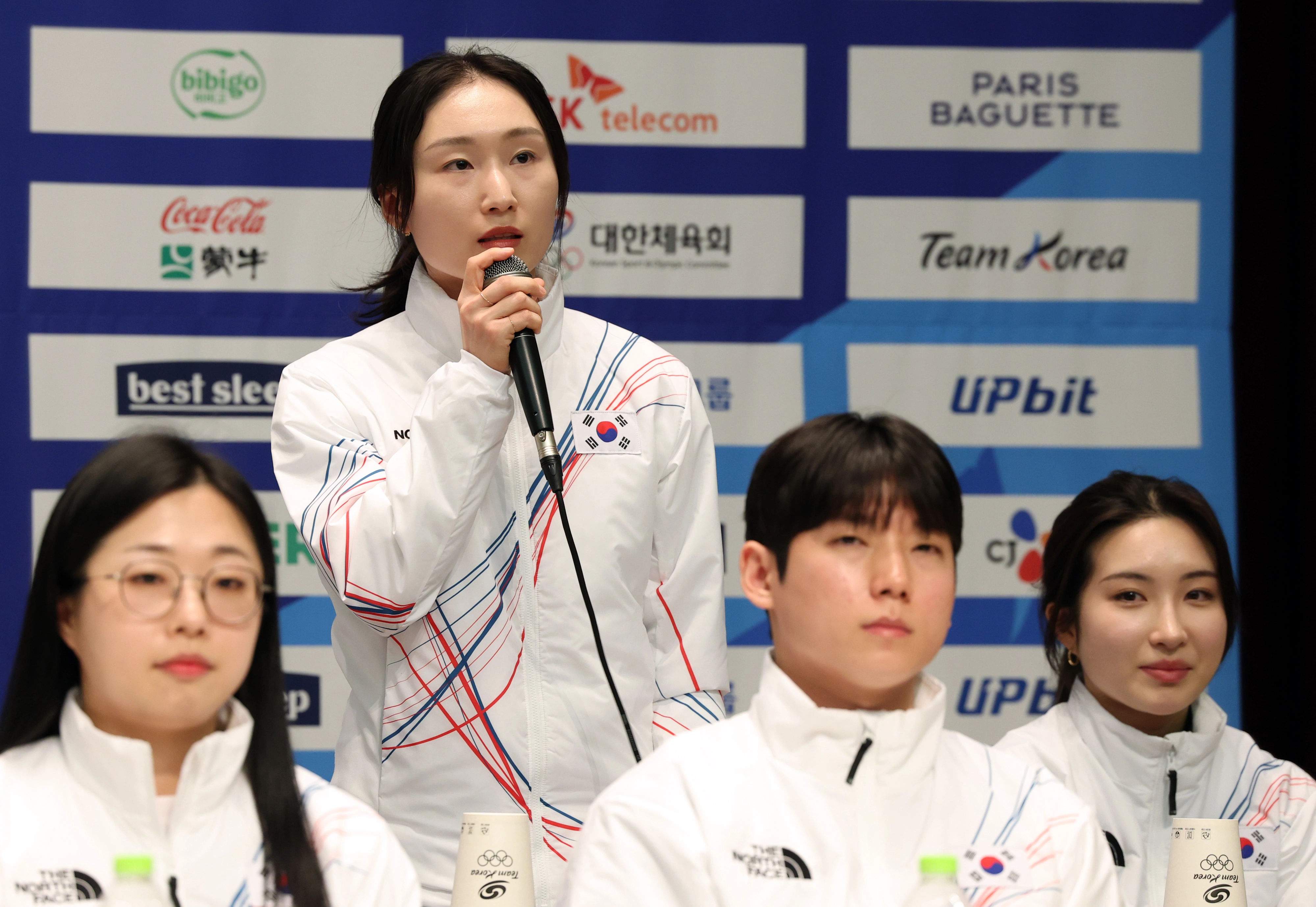 최민정이 7일 충북 진천국가대표선수촌에서 열린 2026 밀라노·코르티나담페초 동계올림픽 D-30 미디어데이에서 취재진의 질문에 답하고 있다. 2026.1.7 진천 연합뉴스