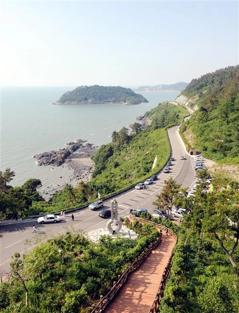 명품 드라이브 코스로 꼽히는 전남 영광 백수해안도로. 서울신문 DB