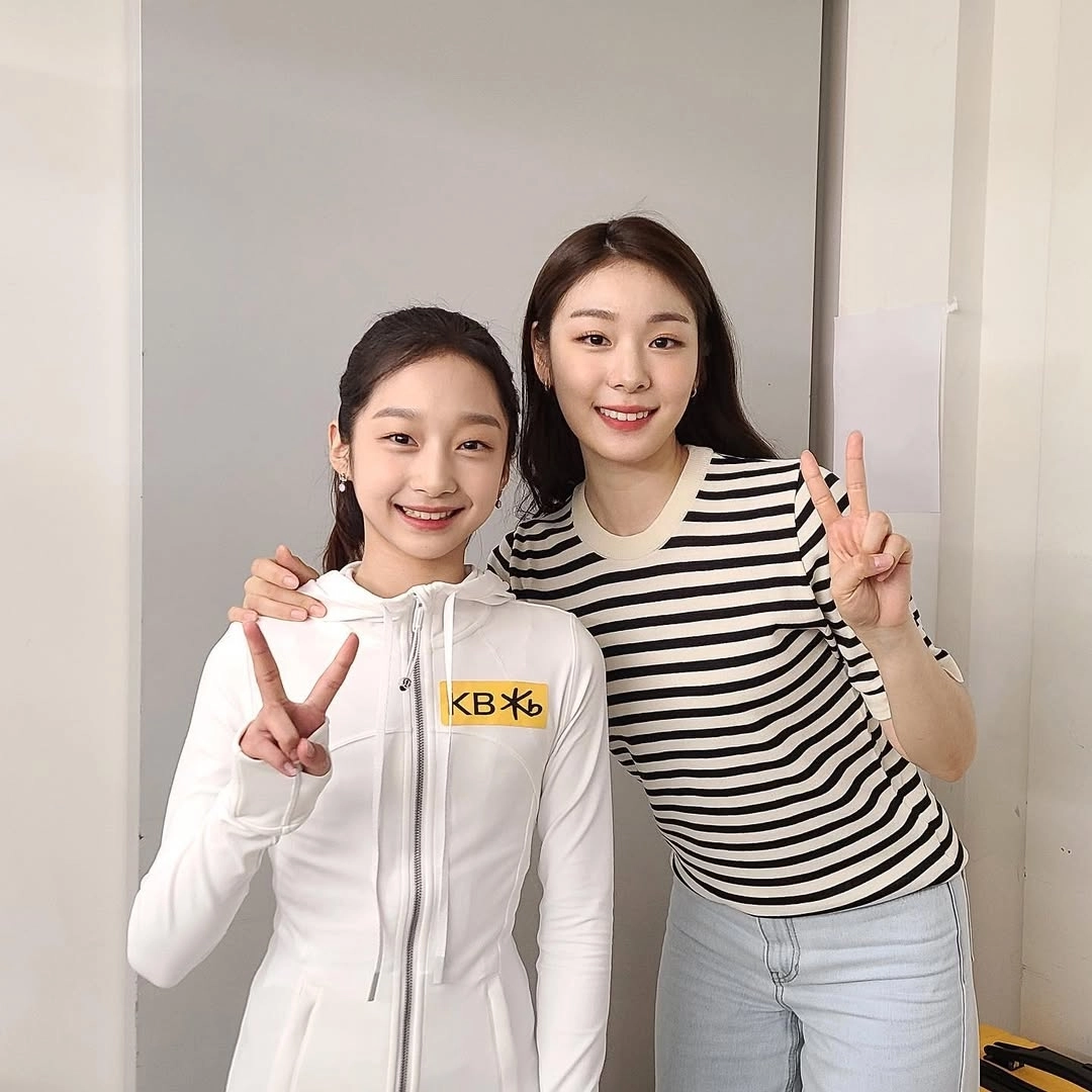 2022년 김연아(오른쪽)와 함께 기념사진을 찍은 신지아. 신지아 제공