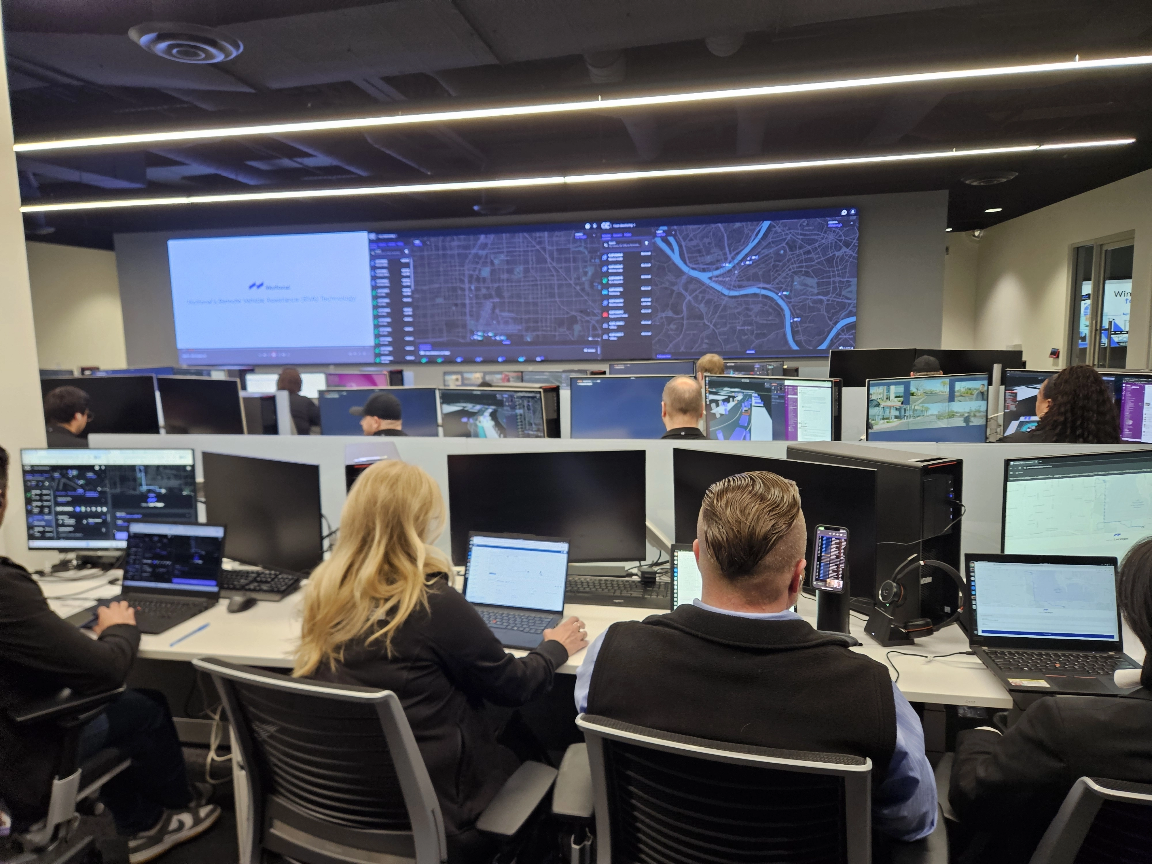 라스베이거스 모셔널 테크니컬센터의 자율주행 관제센터.