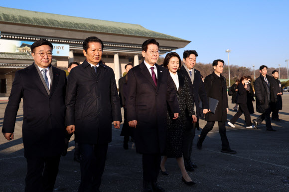 한일 정상회담을 위해 일본 나라현을 방문하는 이재명 대통령이 13일 성남 서울공항에서 공군 1호기로 이동하고 있다. 2026.1.13 연합뉴스