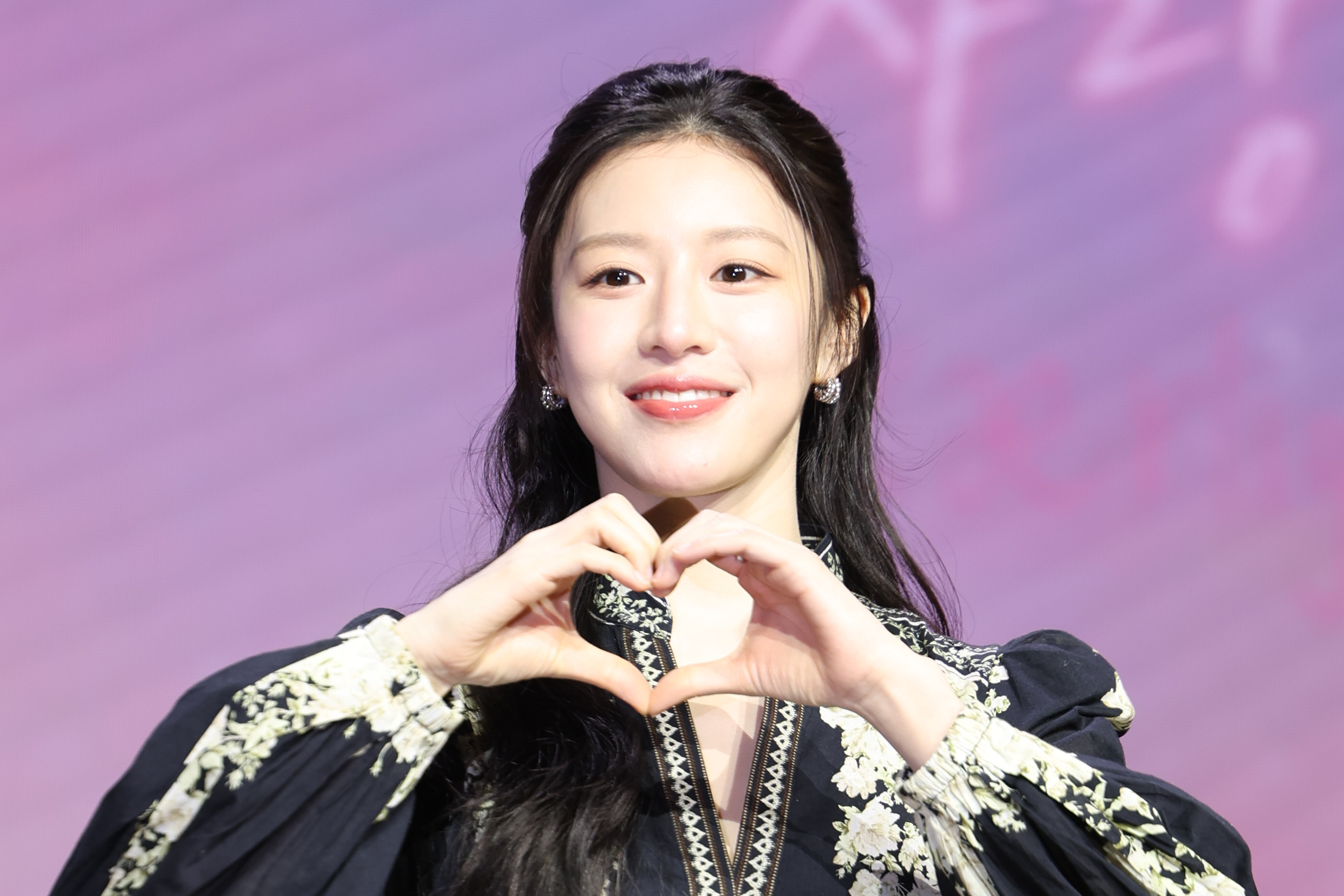 배우 고윤정이 13일 오전 서울 강남구 조선 팰리스 서울 강남에서 열린 넷플릭스 시리즈 ‘이 사랑 통역 되나요?’ 제작발표회에서 포즈를 취하고 있다. 2026.01.13. 뉴시스