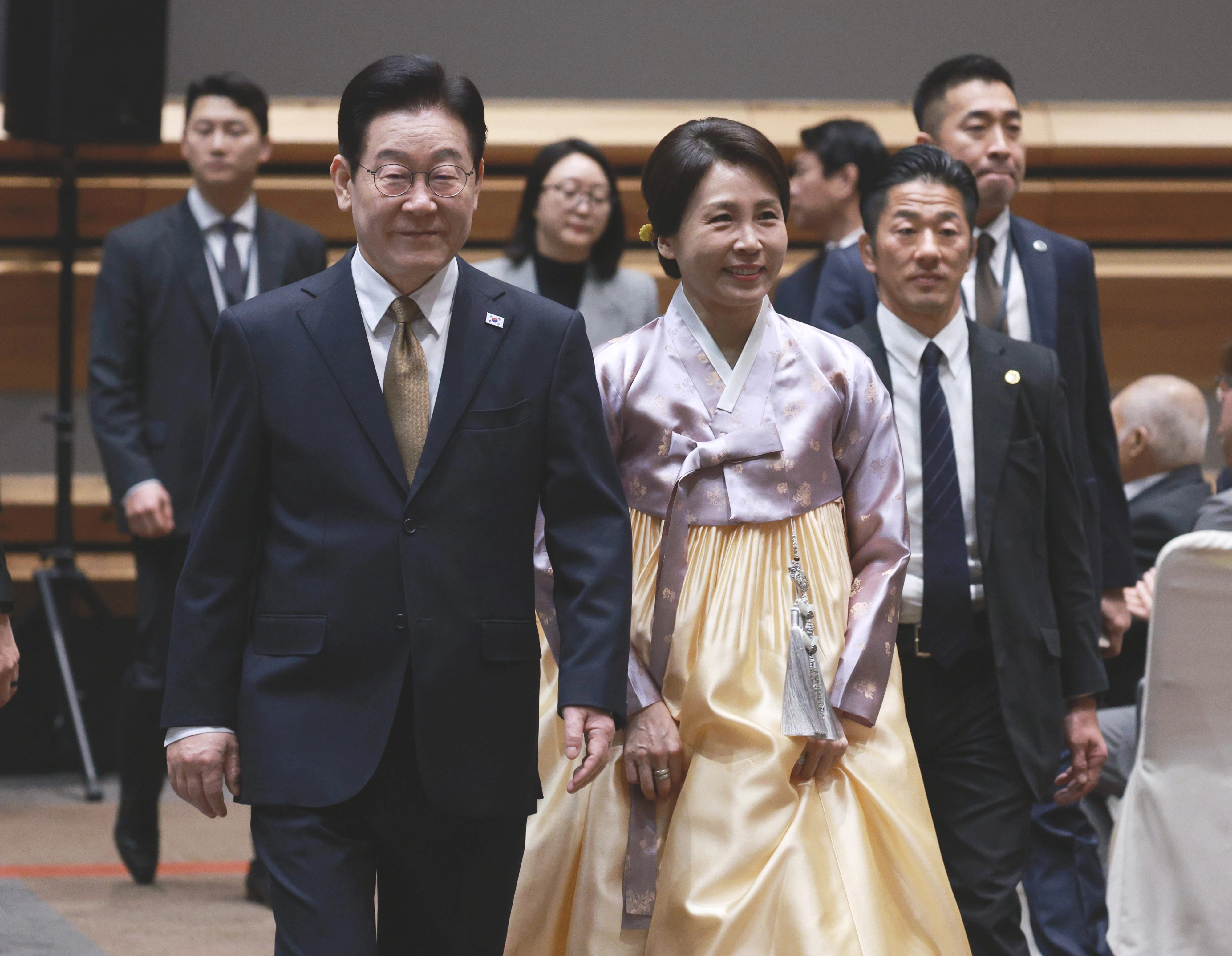 이재명 대통령과 김혜경 여사가 14일 일본 나라현의 한 호텔에서 열린 간사이 동포 간담회에 참석하고 있다. 2026.1.14 연합뉴스