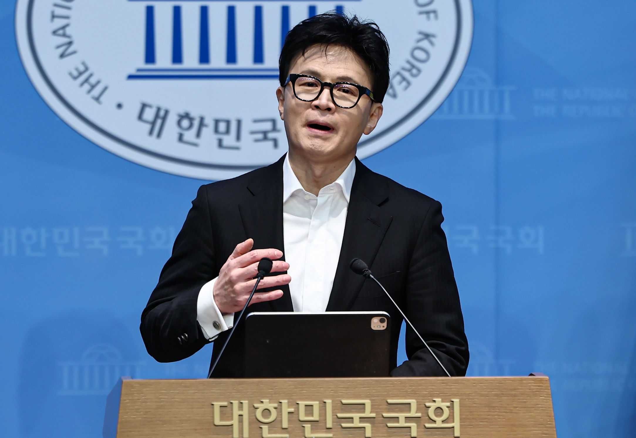 한동훈 전 국민의힘 대표가 14일 오후 서울 여의도 국회에서 전날 당 중앙윤리위원회가 자신을 제명한 데 대한 입장을 밝히는 기자회견을 하고 있다. 2026.1.14 뉴스1