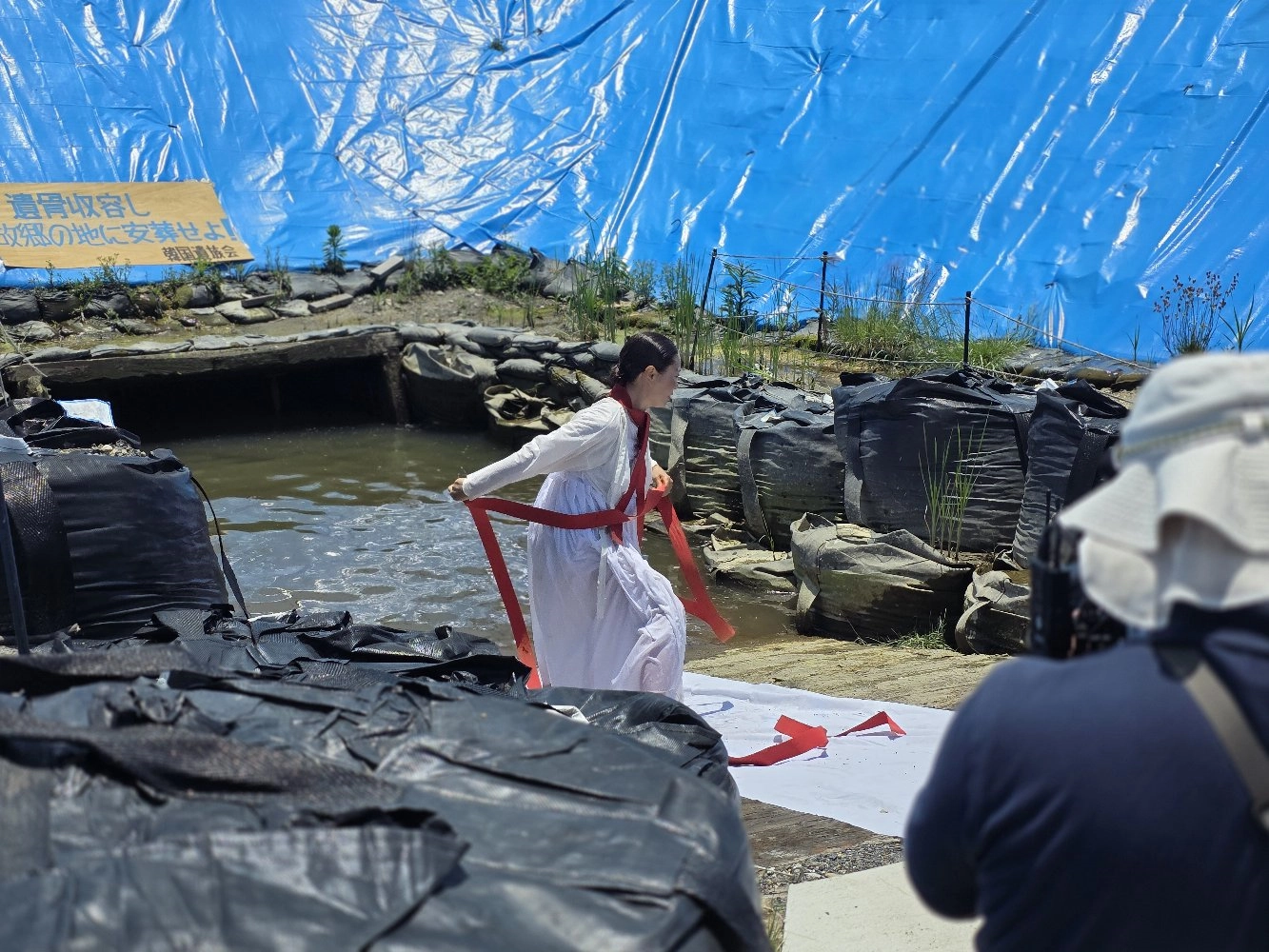 일본 야마구치현 우베시에 있는 조세이 탄광의 수중 갱도 입구에서 수몰된 원혼을 위한 진혼제가 벌어지고 있다. 조덕호 대구대 명예교수 제공