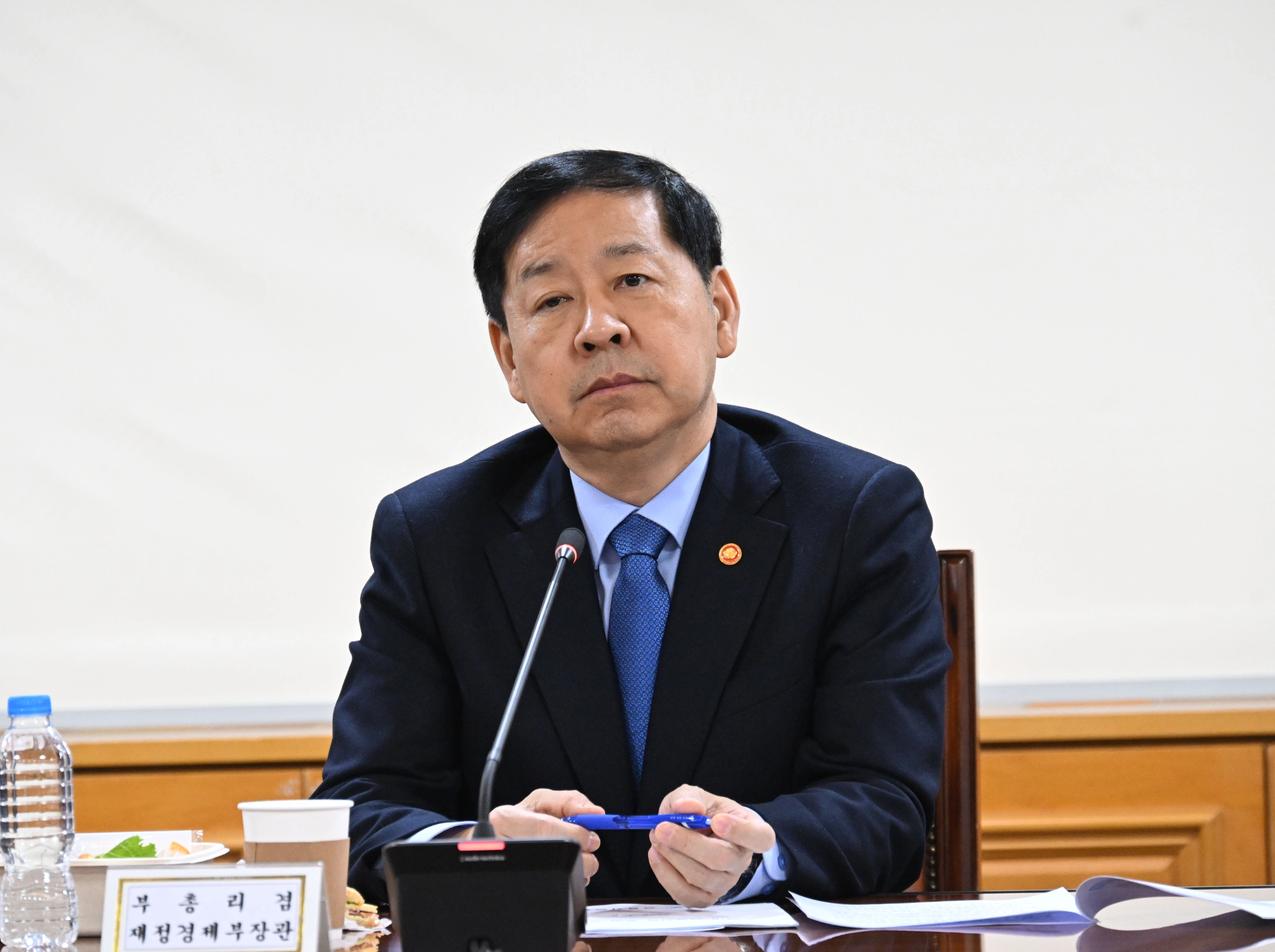 구윤철 부총리, 시장상황점검회의 주재
    (서울=연합뉴스) 구윤철 부총리 겸 재정경제부 장관이 8일 서울 중구 은행연합회에서 열린 ‘시장상화점검회의’를 주재하고 있다. 2026.1.8 [재정경제부 제공. 재판매 및 DB 금지]
    photo@yna.co.kr