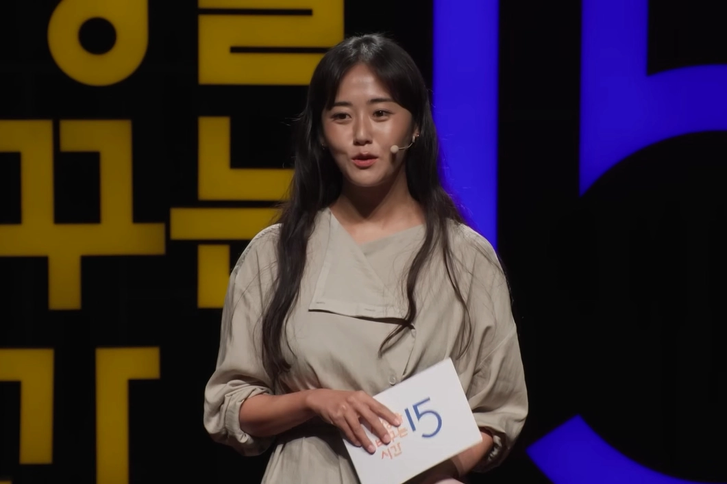 그룹 포미닛 출신 배우 허가윤이 과거 학교폭력을 당한 사실을 고백하고 있다. 유튜브 채널 ‘세바시 강연’ 캡처