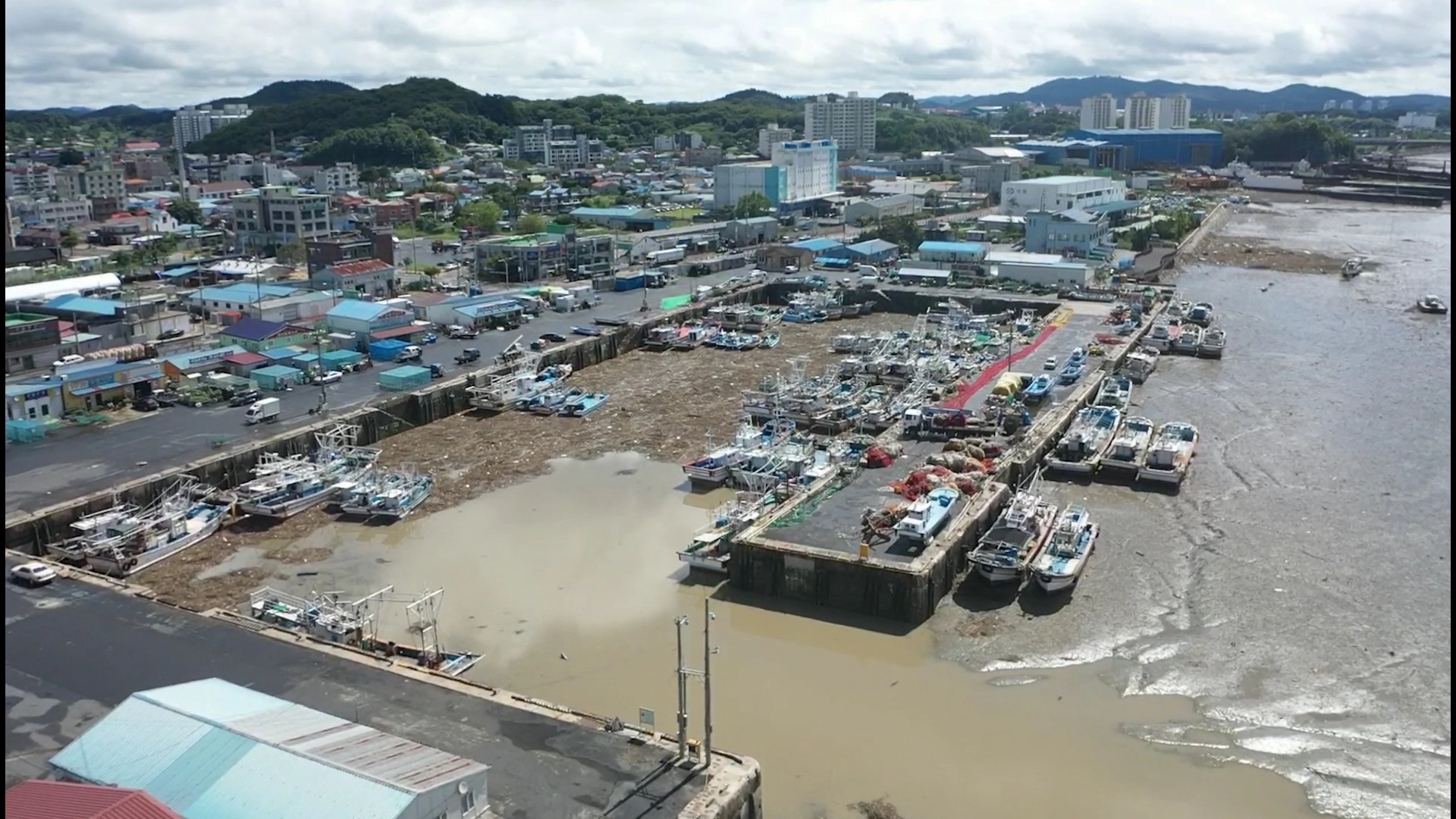 쌓인 토사로 항구 기능을 잃고 쇠퇴해 가는 장항항.
서천군 제공