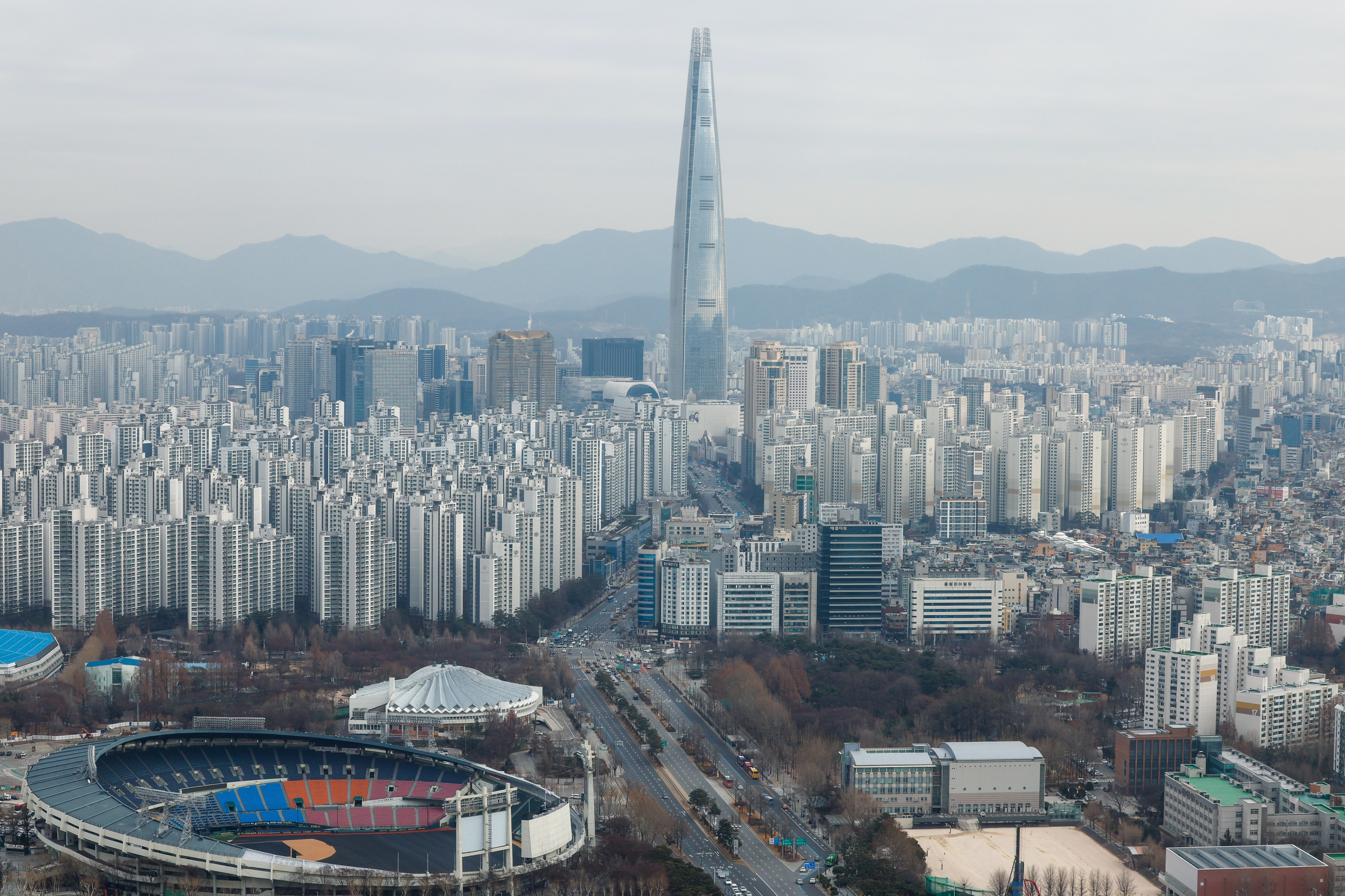 서울 아파트 매매 시가총액 1832조원 넘어서  서울 도심 아파트 전경. 전 세계적으로 부의 대물림이 본격화되고 있다는 분석이 나온다. 2026.1.6. 뉴스1