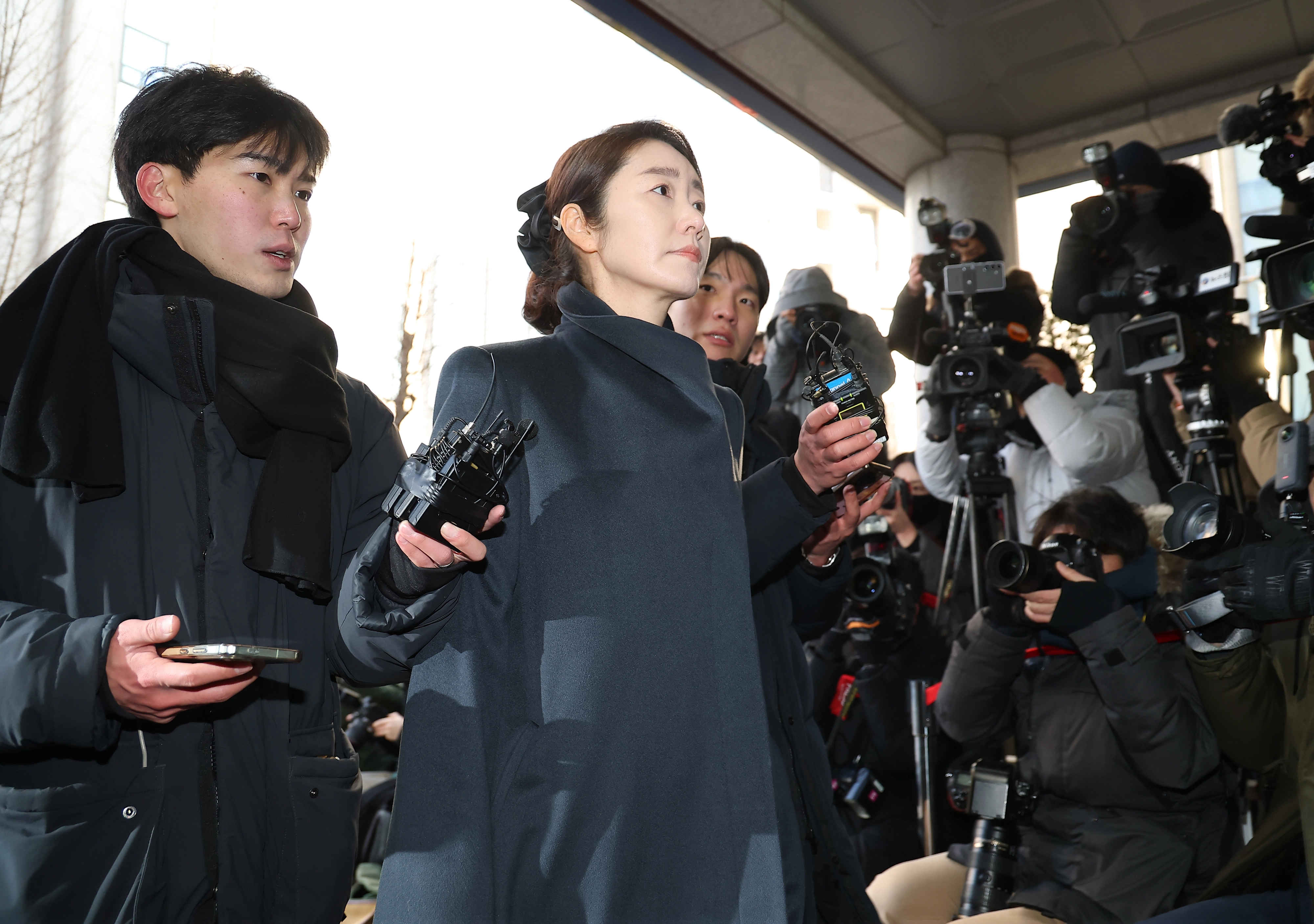 2022년 지방선거를 앞두고 전 사무국장 남모씨를 통해 김경 서울시의원이 공천 대가로 건넨 1억원을 수수한 혐의를 받는 무소속 강선우 의원이 20일 서울 마포구 서울경찰청 공공범죄수사대로 출석하고 있다. 2026.1.20 연합뉴스