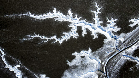 절기상 대한(大寒)인 20일 인천 강화군 선두항 앞 갯벌이 얼어 있다. 2026.1.20 연합뉴스