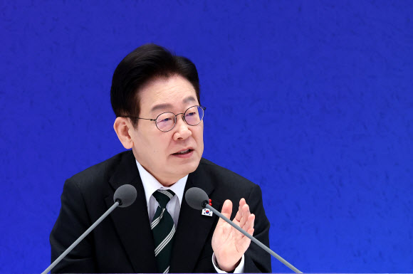 이재명 대통령이 21일 청와대 영빈관에서 열린 신년기자회견에서 발언하고 있다. 2026.1.21  연합뉴스