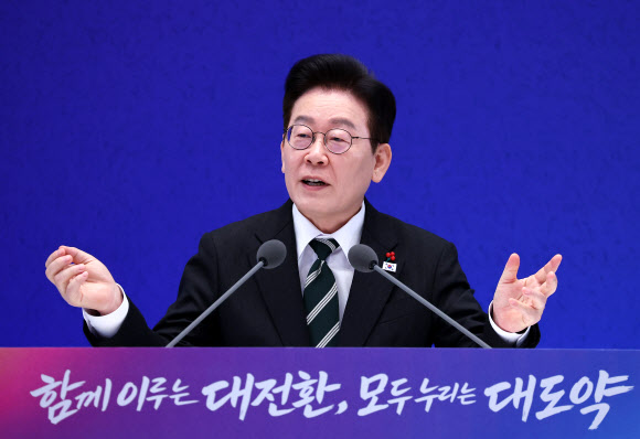 이재명 대통령이 21일 청와대 영빈관에서 열린 신년기자회견에서 발언하고 있다. 2026.1.21  연합뉴스