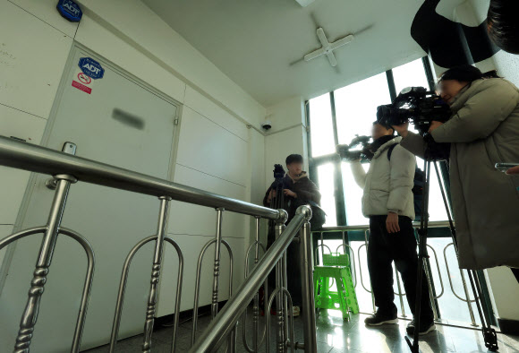 무인기 관련 피의자의 사무실