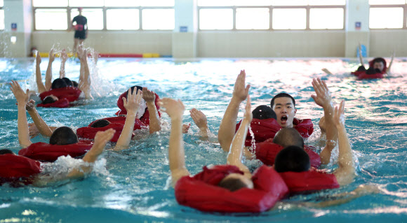 ‘강인한 해군병’