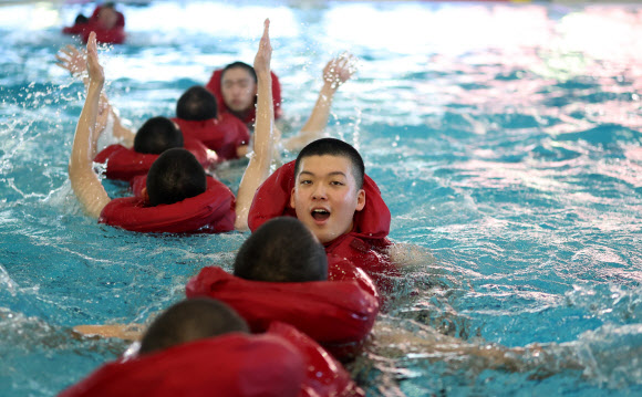 해군병 721기 전투 수영