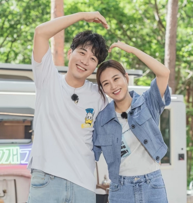 도경완(왼쪽)과 장윤정.<br>뉴스1