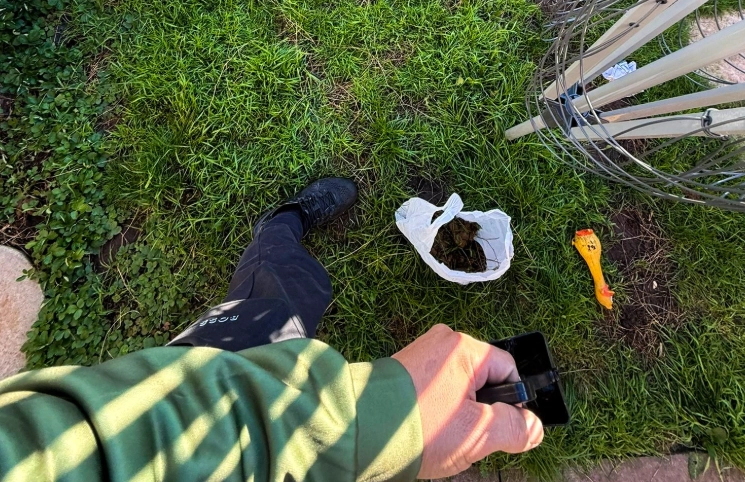 영국에서 반려견의 배변을 대신 치워주는 이른바 ‘개똥 청소’ 서비스를 부업으로 시작해 수익을 얻고 있다는 30대 남성의 사연이 화제가 되고 있다. 페이스북 캡처