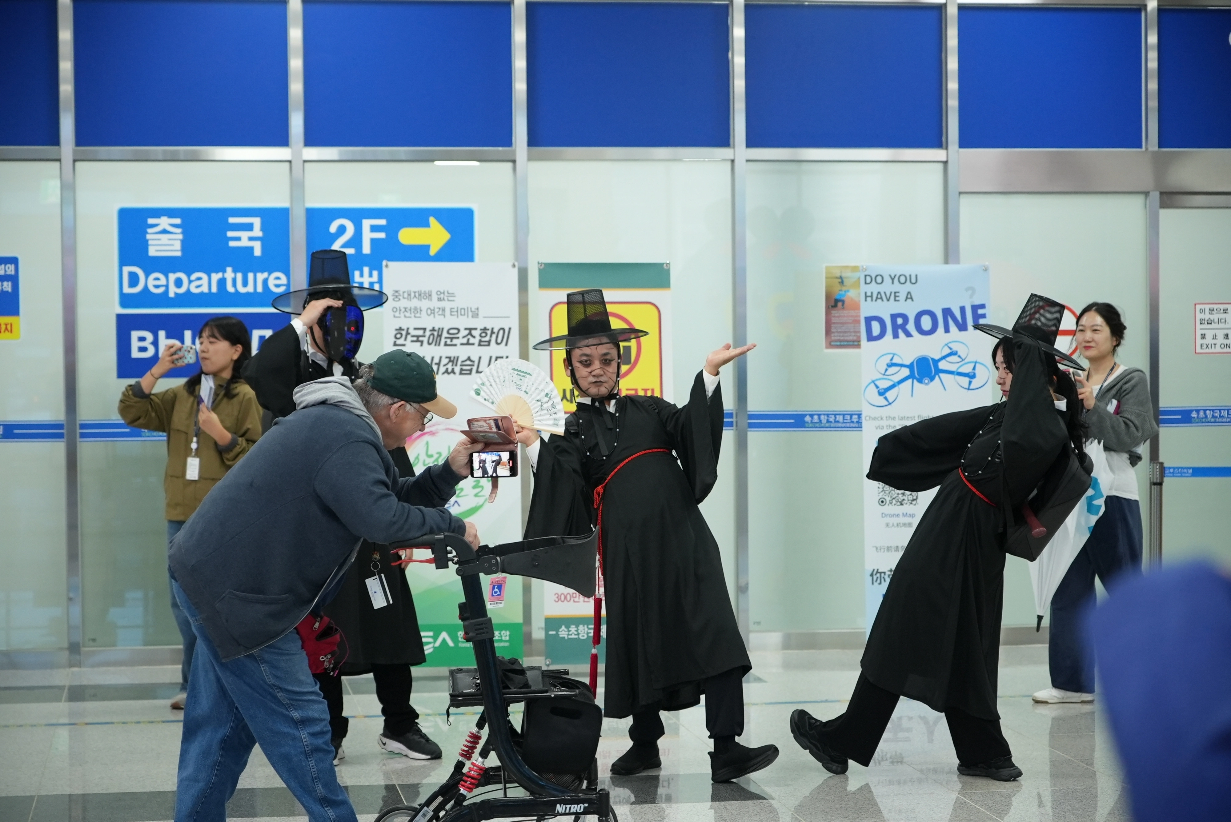 지난해 10월 속초항에서 열린 크루즈 관광객 환영행사인 크루즈 페스타. 
강원관광재단 제공