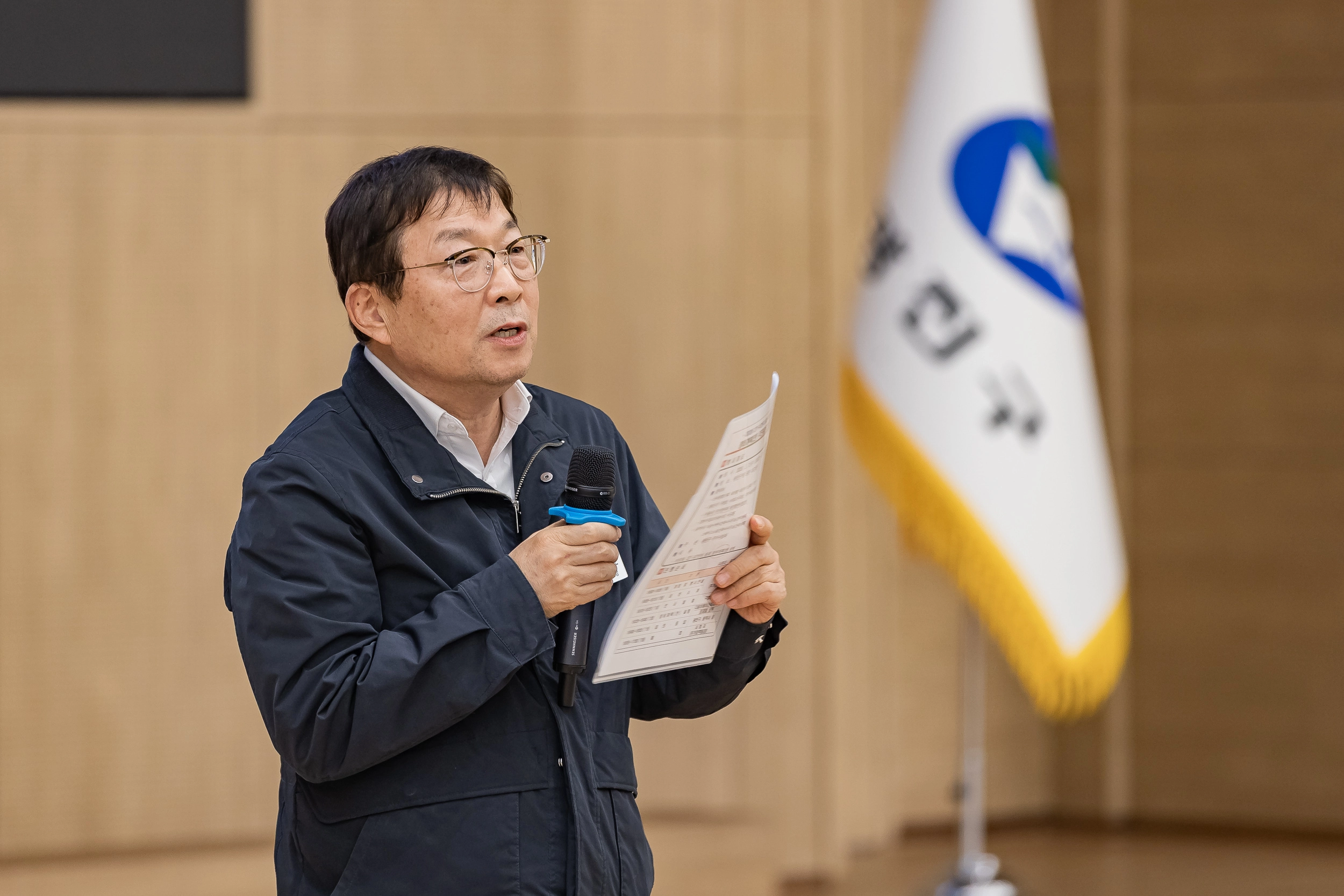 김경호 광진구청장이 지난 8일 구청 대강당에서 열린 자양동 ﻿재개발사업 주민설명회에서 인사말을 하고 있다.
광진구 제공