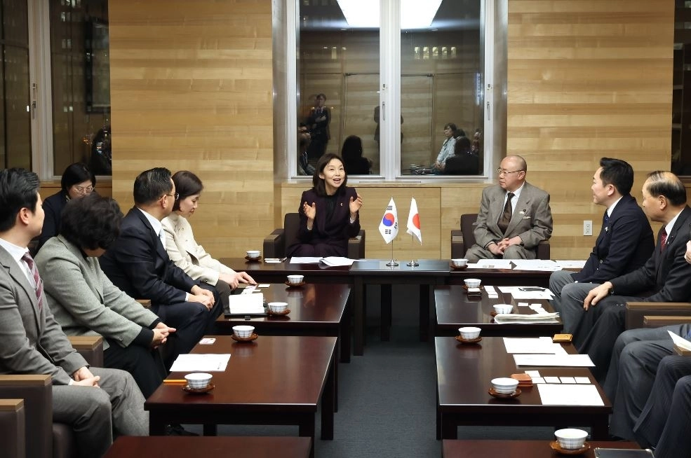 이토 조이치 홋카이도의장과 면담하는 최호정 의장