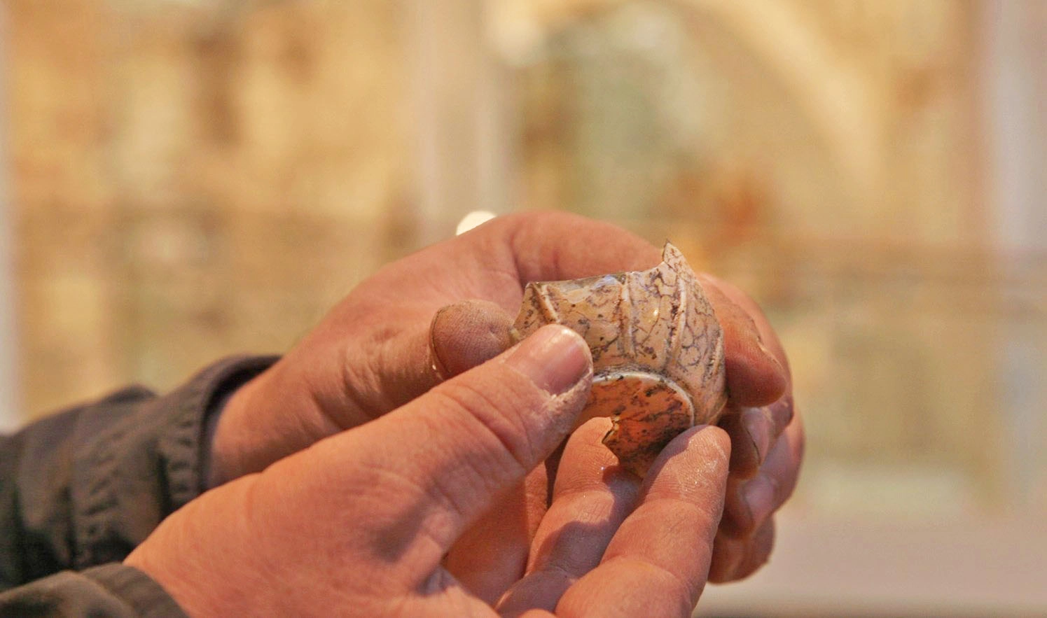 제2 성전시대의 유리 조각. 이스라엘 고대유물관리국 제공.