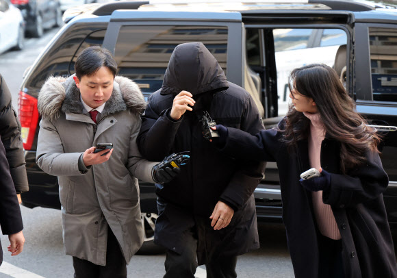 강선우 의원 전직 보좌관 경찰 출석