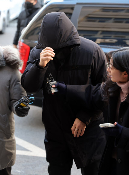 강선우 의원 전직 보좌관 경찰 출석