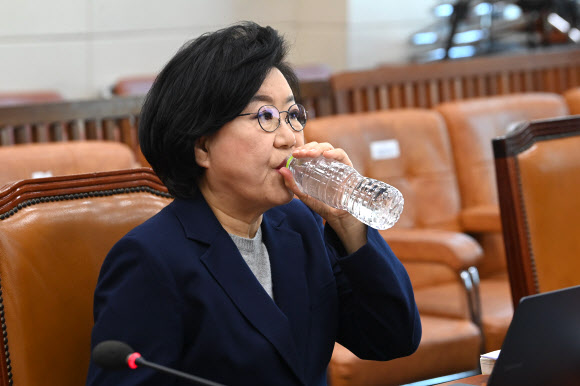 물 마시는 이혜훈 기획예산처 장관 후보자