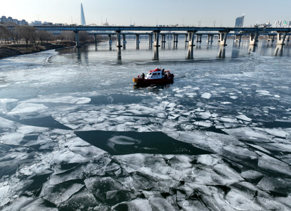 얼어붙은 서울 한강