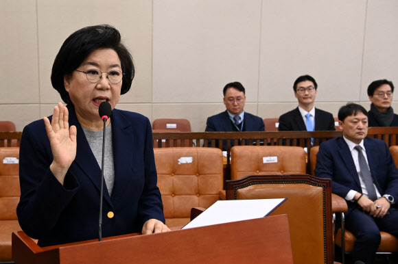 선서하는 이혜훈 후보자