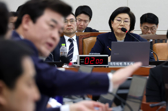 질의 쏟아지는 이혜훈 청문회