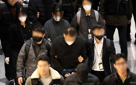 ‘120억원 로맨스 스캠’ 부부 강제 송환