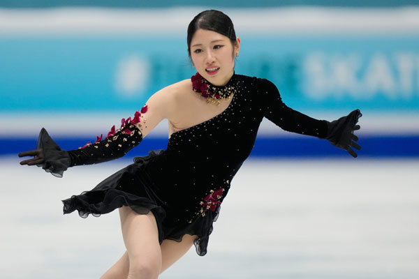 이해인이 23일(현지시간) 중국 베이징에서 열린 2026 국제빙상경기연맹(ISU) 피겨 스케이팅 사대륙선수권대회에서 프리스케이팅 연기를 펼치고 있다.  AP 뉴시스