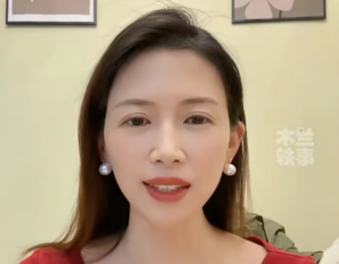 중국에서 남편의 불륜 사실을 폭로했다가 법원으로부터 사과 명령을 받은 한 여성이 오히려 이를 역이용한 ‘사과 영상’을 올려 인기를 끌고 있다. 더우인