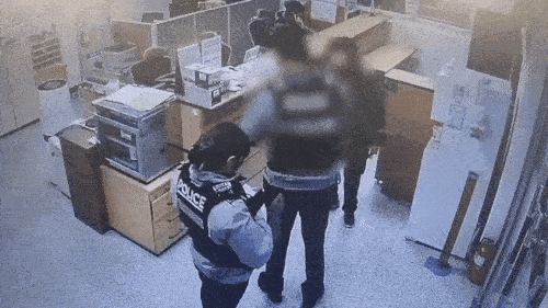 손주가 준 용돈 100만원을 길거리에서 분실한 80대 노인이 경찰관의 도움으로 현금을 되찾은 사연이 알려졌다. 사진은 신고 당시 장면. 2026.1.28 김포경찰서 제공