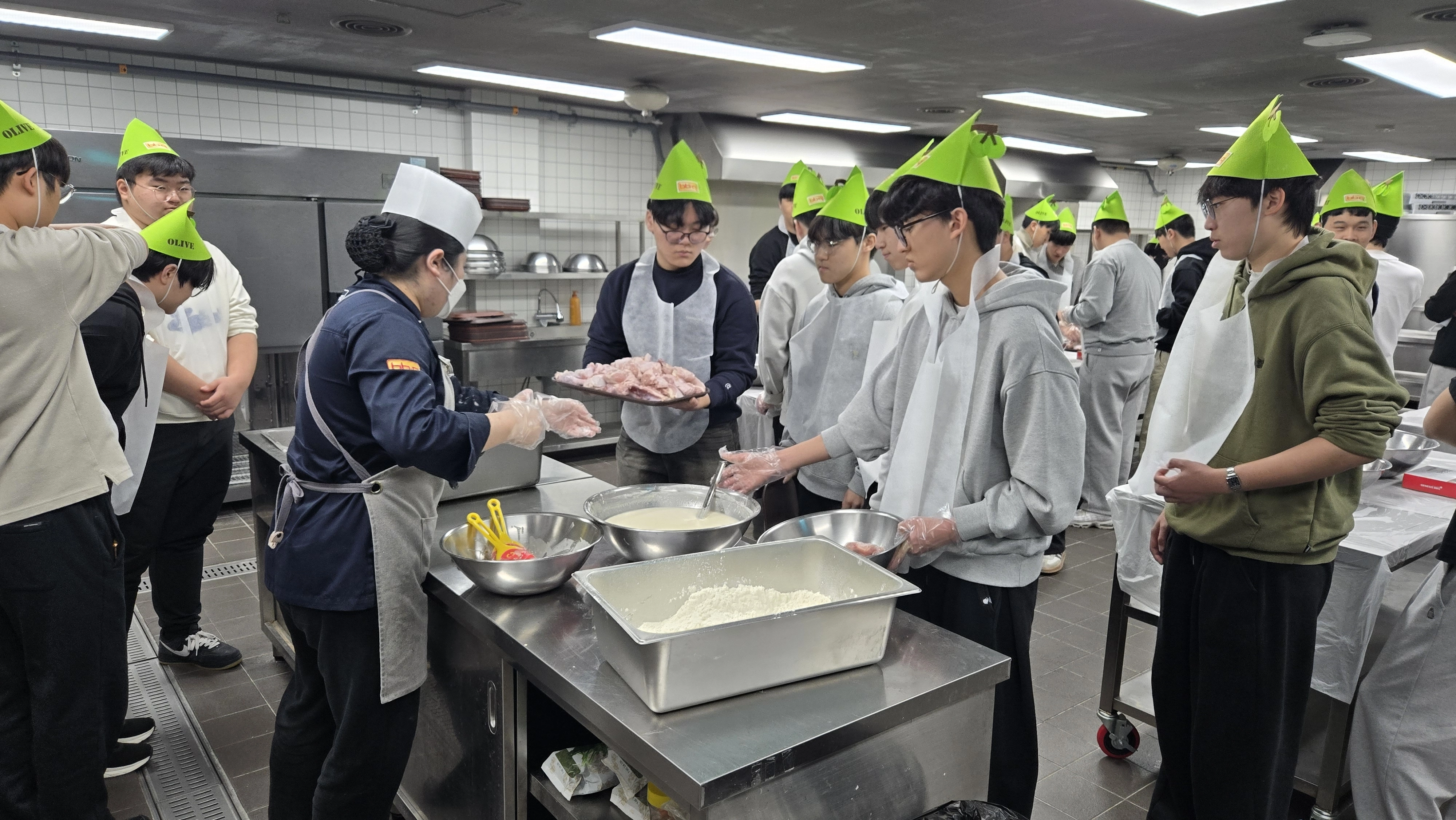 제너시스BBQ그룹 ‘치킨대학’ 창업 체험프로그램 참여 모습
