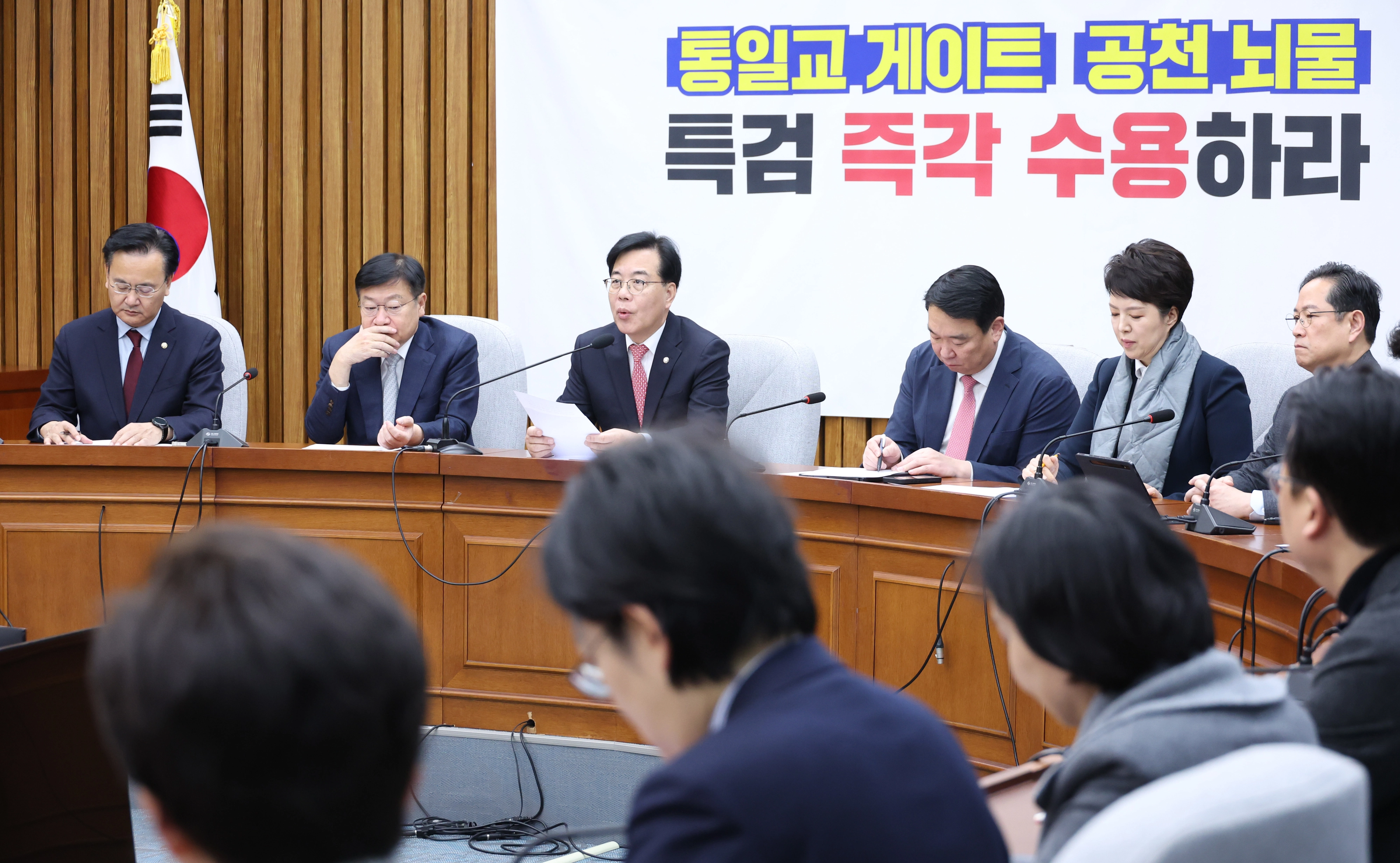 송언석 국민의힘 원내대표가 30일 서울 여의도 국회에서 열린 원내대책회의에서 발언하고 있다. 뉴스1