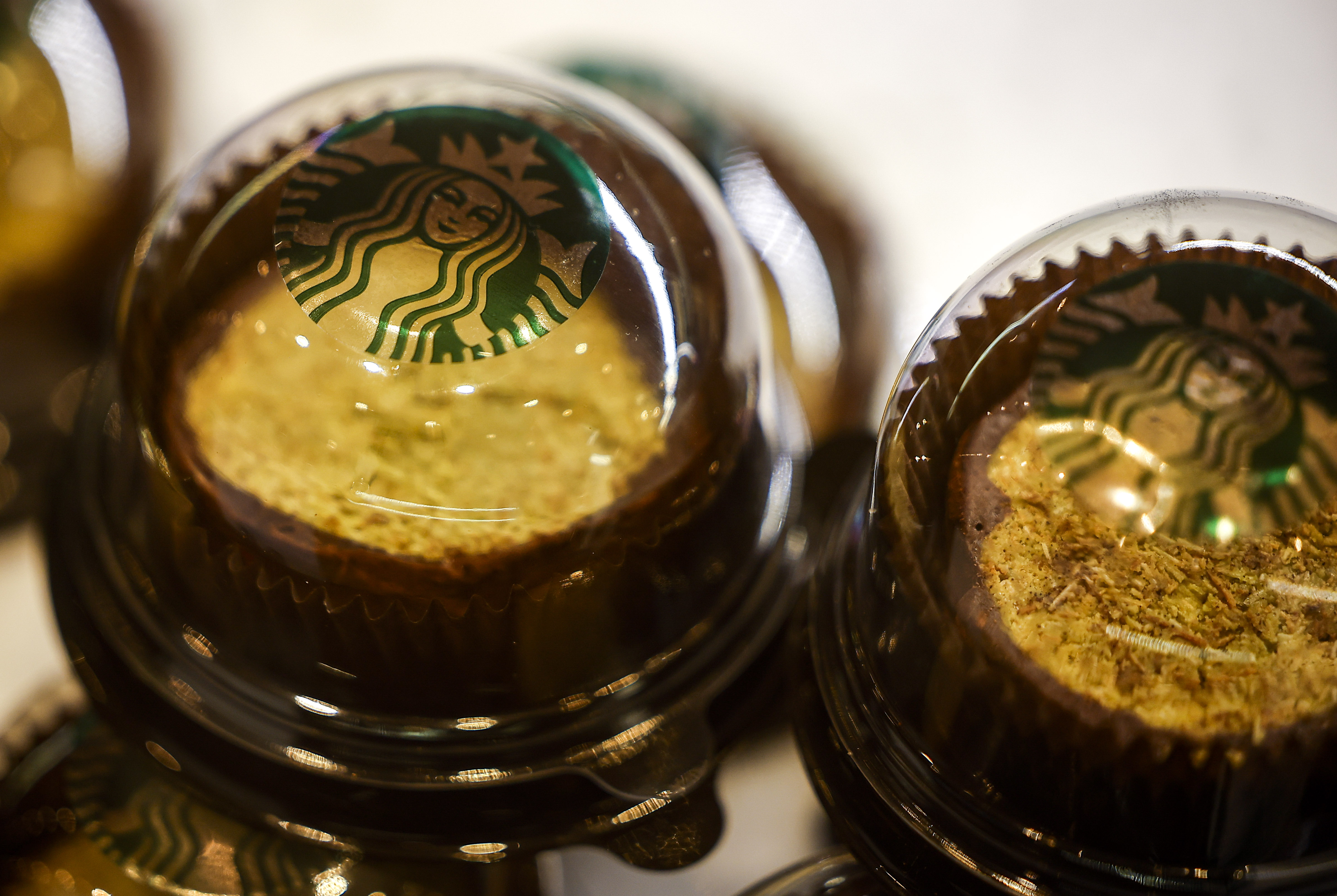 30일 서울 마포구 스타벅스 홍대동교점에 스타벅스 두바이 쫀득롤이 진열되어 있다. 2026.01.30. 뉴시스