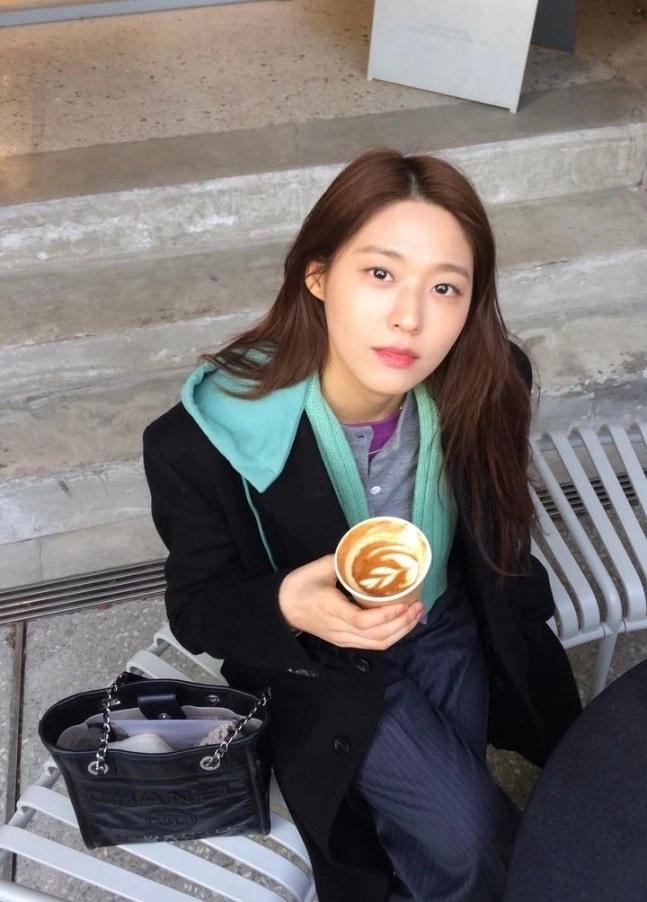 배우 설현.  설현 인스타그램 캡처 뉴시스