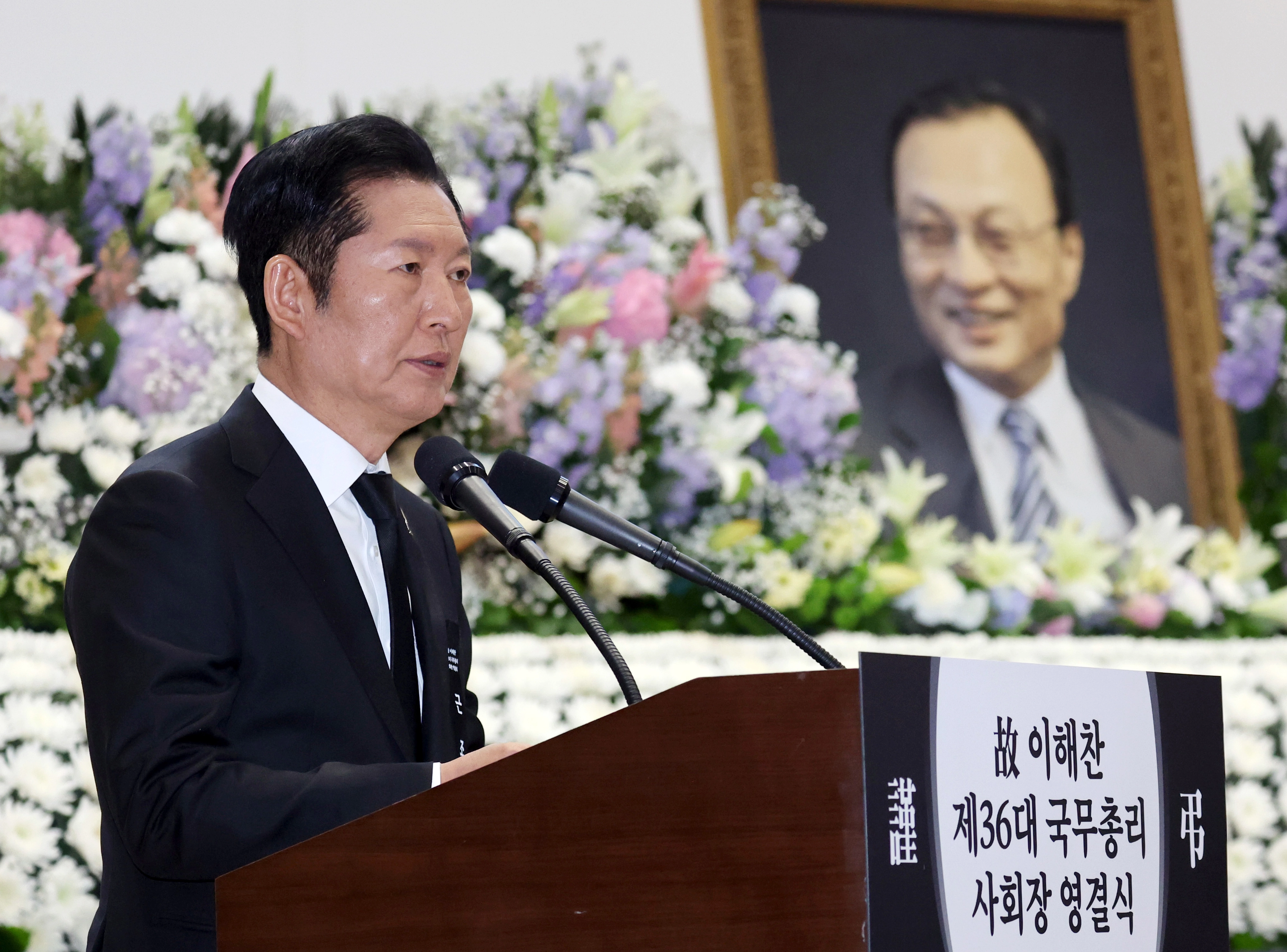 추도사 하는 정청래 더불어민주당 대표  정청래 더불어민주당 대표가 31일 국회 의원회관에서 열린 故 이해찬 제36대 국무총리 사회장 영결식에서 추도사를 하고 있다. 2026.1.31/뉴스1