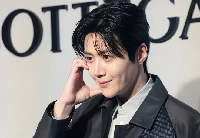 배우 김선호가 28일 서울 성동구 에스팩토리에서 열린 ‘보테가 베네타 2026 여름 프라이빗 뷰 포토콜’에 참석해 포즈를 취하고 있다. 2026.1.28 뉴스1